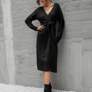 فستان صوف باللون الأسود المقاس:L