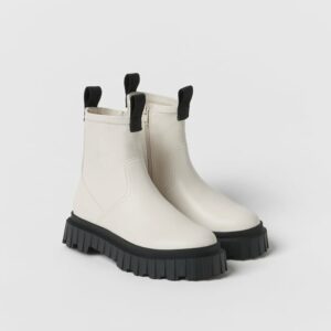 New Look flat boot in whit size 37